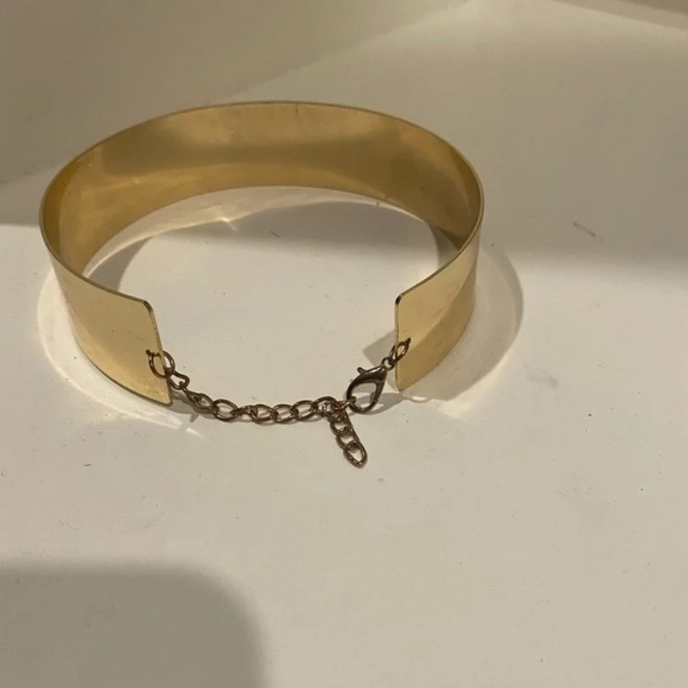 Gold color choker necklace - Picture 5 of 5